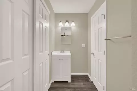 Bath - 630 Mini Dr, Vallejo, CA 94589 photo 2 of 2