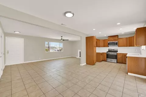 Living - 630 Mini Dr, Vallejo, CA 94589 photo 1 of 3