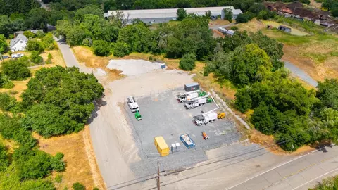 27101 Chrome Iron Rd, Cloverdale, CA 95425