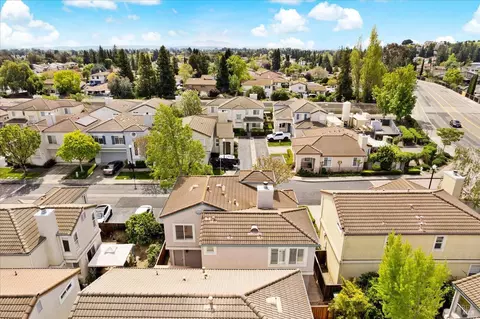 View/Area - 706 Marsh Pl, Fairfield, CA 94533 photo 3 of 11