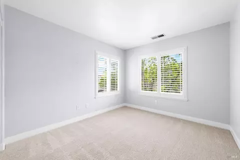 Bedroom - 706 Marsh Pl, Fairfield, CA 94533 photo 6 of 7