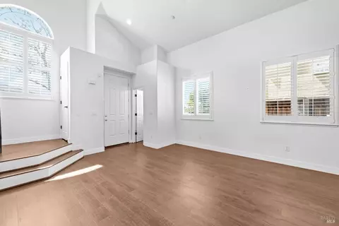 Living - 706 Marsh Pl, Fairfield, CA 94533 photo 5 of 6