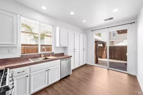 Kitchen - 706 Marsh Pl, Fairfield, CA 94533 photo 1 of 4