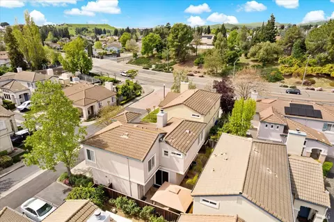 View/Area - 706 Marsh Pl, Fairfield, CA 94533 photo 4 of 11