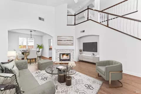 Living - 706 Marsh Pl, Fairfield, CA 94533 photo 2 of 6