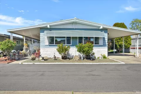 702 Sequoia St, Windsor, CA 95492