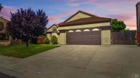 667 Laurelwood Cir, Vacaville, CA 95687