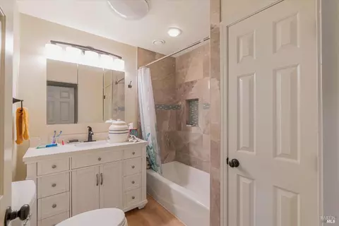 Bath - 203 Donald St, Graton, CA 95444 photo 3 of 4