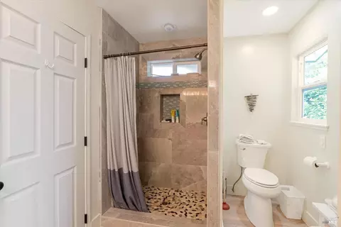 Bath - 203 Donald St, Graton, CA 95444 photo 2 of 4