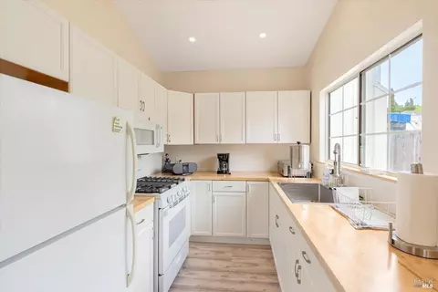 Kitchen - 203 Donald St, Graton, CA 95444 photo 3 of 5