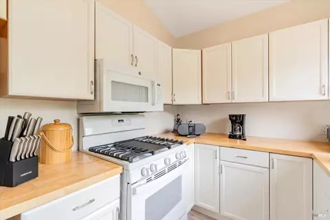 Kitchen - 203 Donald St, Graton, CA 95444 photo 4 of 5