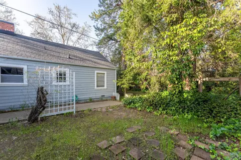 Exterior - 735 Grove Ave, Ukiah, CA 95482 photo 3 of 6