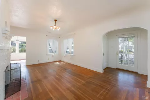 Living - 735 Grove Ave, Ukiah, CA 95482 photo 3 of 5
