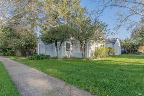 Exterior - 735 Grove Ave, Ukiah, CA 95482 photo 2 of 6
