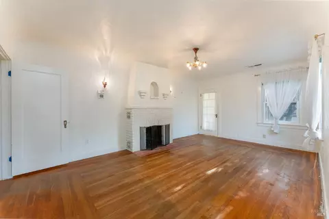 Living - 735 Grove Ave, Ukiah, CA 95482 photo 2 of 5