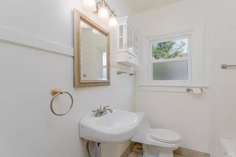 Bath - 735 Grove Ave, Ukiah, CA 95482 photo 1 of 1