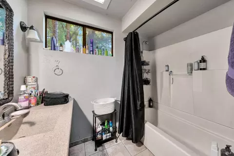 Bath - 9510 Oak Pl, Cobb, CA 95426 photo 1 of 2