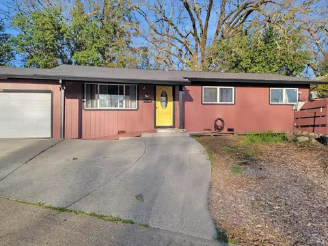 201 Bonnie Ln, Willits, CA 95490