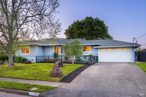1452 Buchanan St, Novato, CA 94947