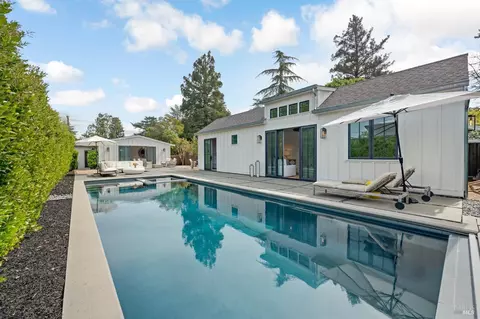 1628 Hillview Pl, Saint Helena, CA 94574