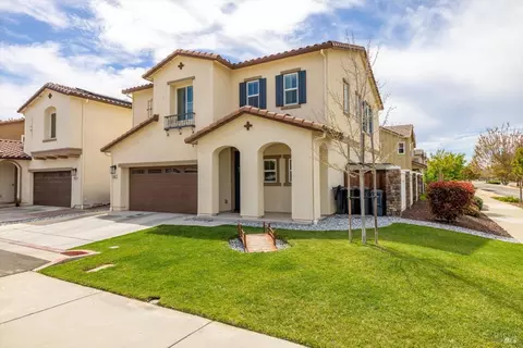1060 Johns Hopkins Ct, Dixon, CA 95620