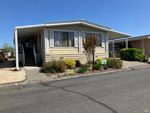107 Estrella Dr, Santa Rosa, CA 95403