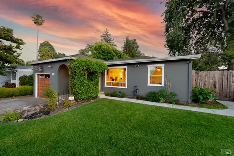 1595 Cinnamond St, Napa, CA 94559