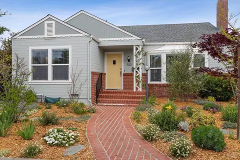 705 5th St, Petaluma, CA 94952