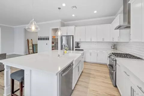 Kitchen - 779 Hydrangea Dr, Vacaville, CA 95687 photo 3 of 9