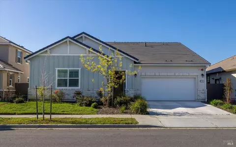 Exterior - 779 Hydrangea Dr, Vacaville, CA 95687 photo 14 of 19