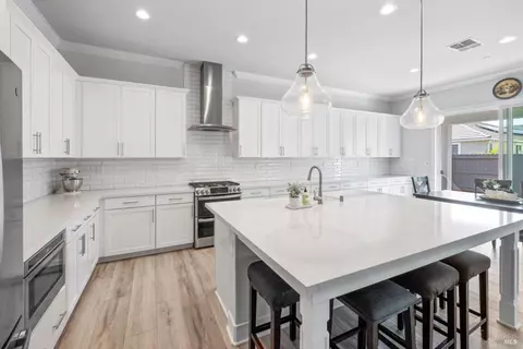 Kitchen - 779 Hydrangea Dr, Vacaville, CA 95687 photo 9 of 9