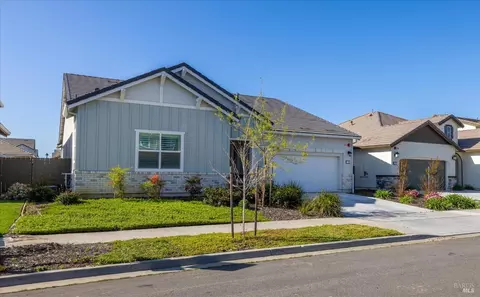 Exterior - 779 Hydrangea Dr, Vacaville, CA 95687 photo 3 of 19