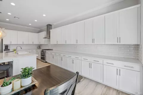 Kitchen - 779 Hydrangea Dr, Vacaville, CA 95687 photo 4 of 9