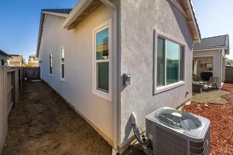 Exterior - 779 Hydrangea Dr, Vacaville, CA 95687 photo 9 of 19