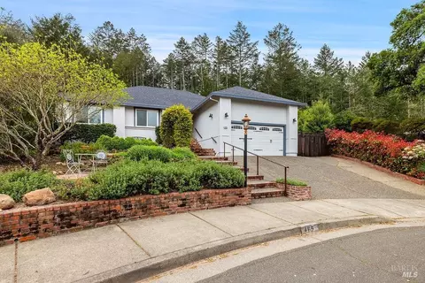 469 Woodley Pl, Santa Rosa, CA 95409