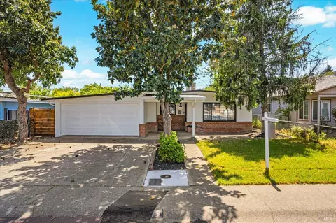 Exterior - 325 Grape St, Vacaville, CA 95688 photo 14 of 17
