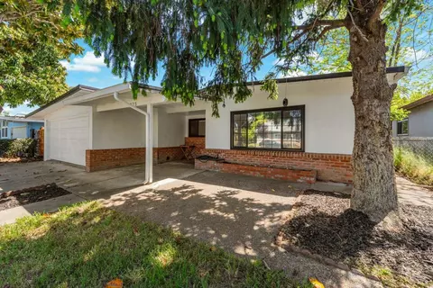 Exterior - 325 Grape St, Vacaville, CA 95688 photo 6 of 17