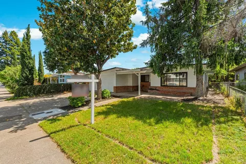 Exterior - 325 Grape St, Vacaville, CA 95688 photo 5 of 17