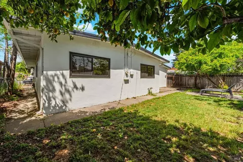 Exterior - 325 Grape St, Vacaville, CA 95688 photo 11 of 17