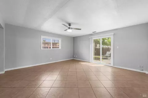 Living - 325 Grape St, Vacaville, CA 95688 photo 11 of 11