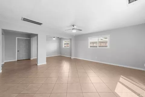 Living - 325 Grape St, Vacaville, CA 95688 photo 10 of 11