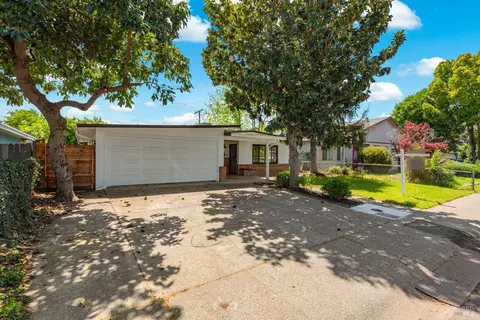 Exterior - 325 Grape St, Vacaville, CA 95688 photo 4 of 17