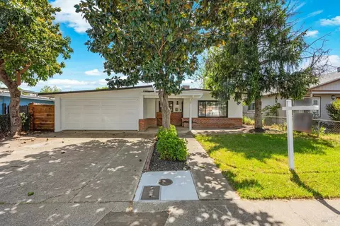 Exterior - 325 Grape St, Vacaville, CA 95688 photo 2 of 17