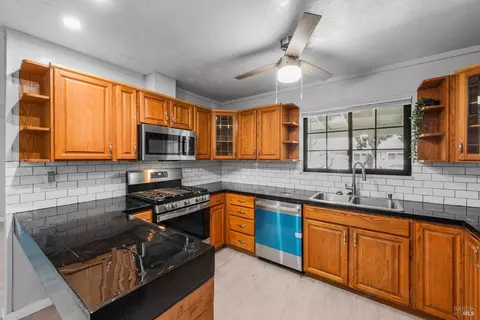 Kitchen - 325 Grape St, Vacaville, CA 95688 photo 4 of 8