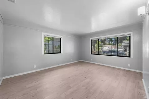 Living - 325 Grape St, Vacaville, CA 95688 photo 4 of 11