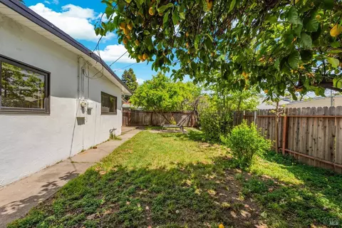 Exterior - 325 Grape St, Vacaville, CA 95688 photo 12 of 17