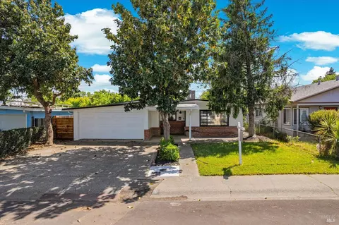 Exterior - 325 Grape St, Vacaville, CA 95688 photo 15 of 17