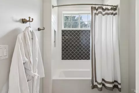 Bath - 9123 Red Hill Ct, Cotati, CA 94931 photo 9 of 11