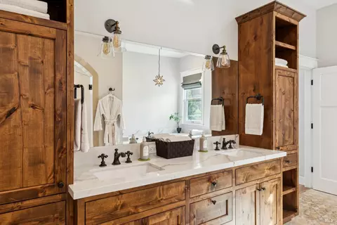 Bath - 9123 Red Hill Ct, Cotati, CA 94931 photo 2 of 11