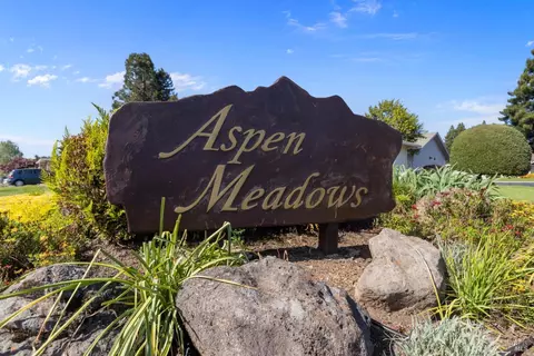 6579 Meadowridge Dr, Santa Rosa, CA 95409